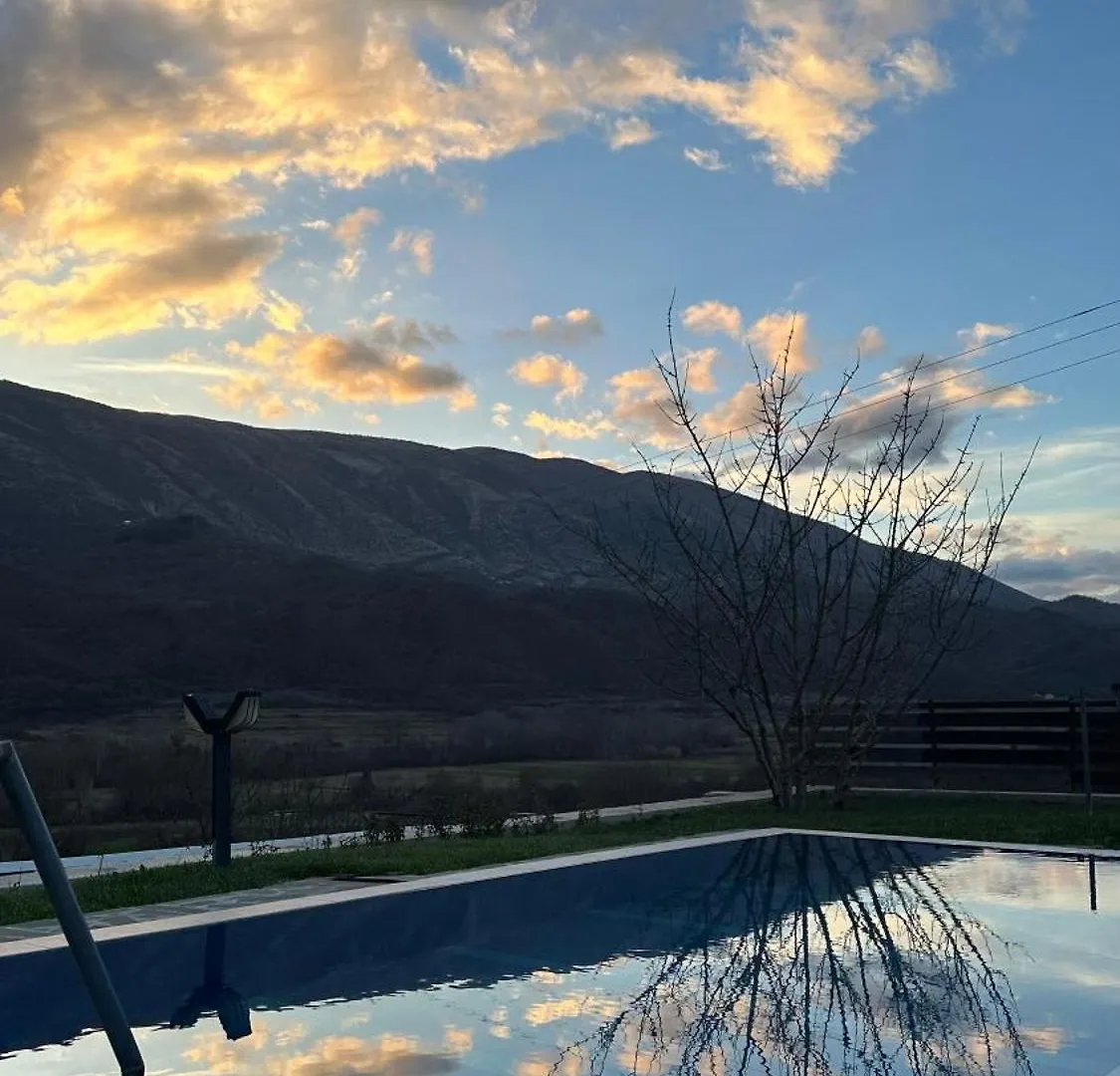Villa Xheni Fshat i Ri
